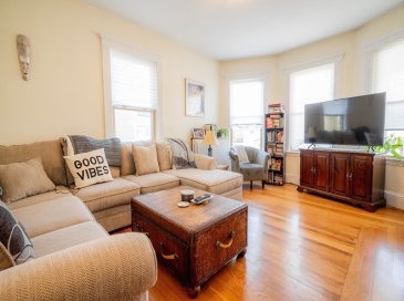 33 Mapleton St, Boston, Massachusetts, 2 Bedrooms Bedrooms, 5 Rooms Rooms,1 BathroomBathrooms,Residential Lease,For Rent,Mapleton St,73489497