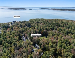 28 Brant Beach Ave, Mattapoisett, Massachusetts, 3 Bedrooms Bedrooms, 5 Rooms Rooms,2 BathroomsBathrooms,Residential,For Sale,Brant Beach Ave,73465162