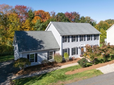 31 Canterbury Cir, East Longmeadow, Massachusetts, 3 Bedrooms Bedrooms, 7 Rooms Rooms,3 BathroomsBathrooms,Residential,For Sale,Canterbury Cir,73446293