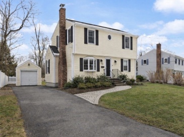 50 Forest Street, Reading, Massachusetts, 3 Bedrooms Bedrooms, 8 Rooms Rooms,2 BathroomsBathrooms,Residential,For Sale,Forest Street,73476606