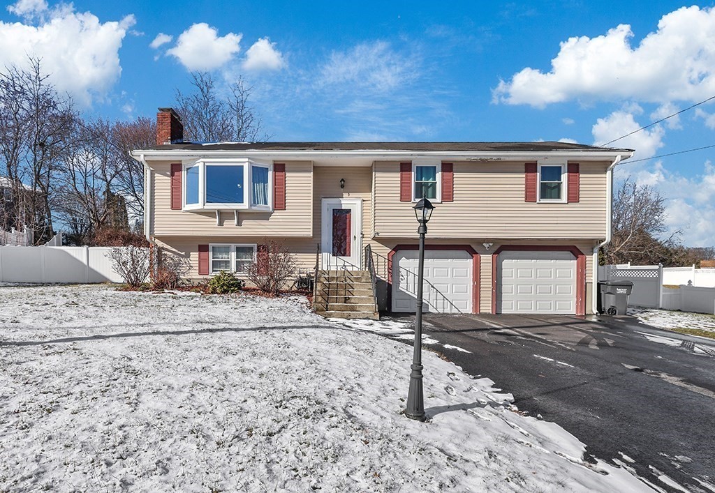 8 Bandy Ln, Milford, Massachusetts, 3 Bedrooms Bedrooms, 6 Rooms Rooms,2 BathroomsBathrooms,Residential,For Sale,Bandy Ln,73462601