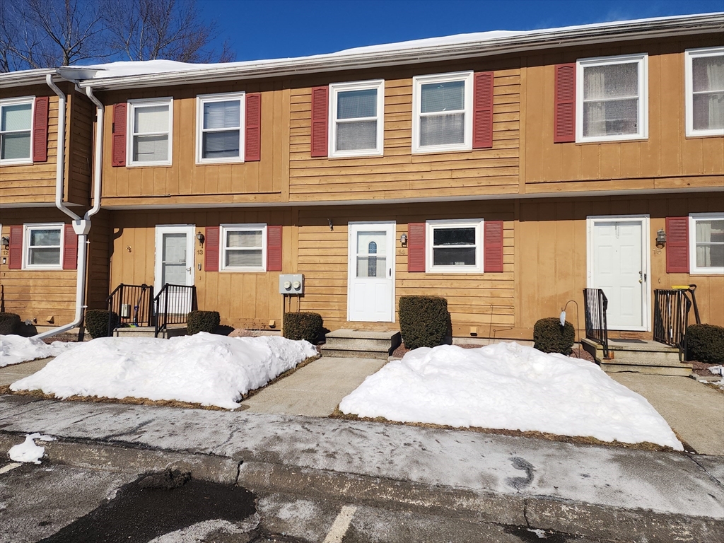 343 Chicopee Street, Chicopee, Massachusetts, 2 Bedrooms Bedrooms, 4 Rooms Rooms,1.5 BathroomsBathrooms,Residential,For Sale,Chicopee Street,73475717
