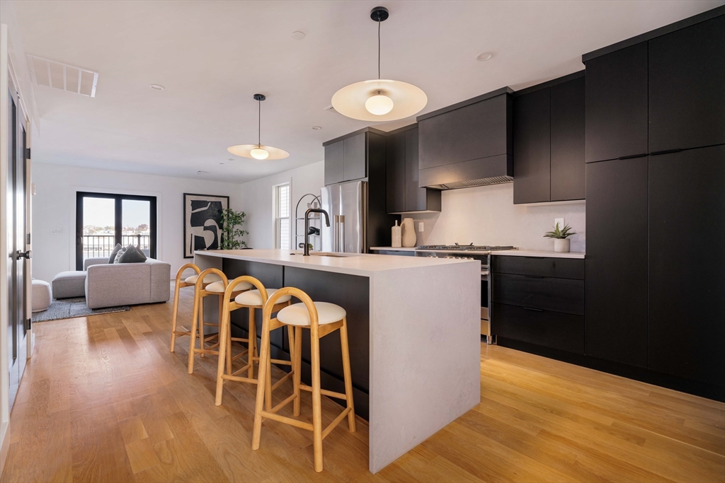 272 East Eagle, Boston, Massachusetts, 3 Bedrooms Bedrooms, 5 Rooms Rooms,3.5 BathroomsBathrooms,Residential Lease,For Rent,East Eagle,73481875