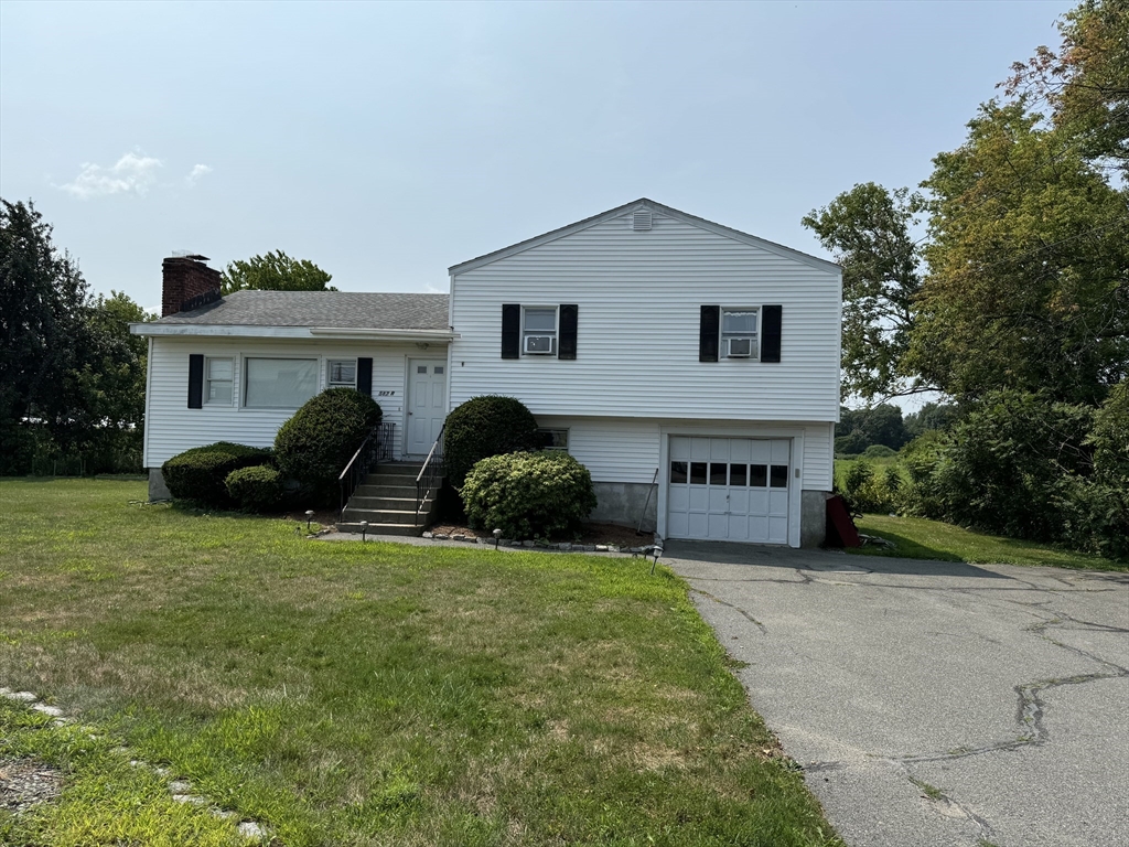 587R rear Boston Road, Billerica, Massachusetts, 3 Bedrooms Bedrooms, 7 Rooms Rooms,1 BathroomBathrooms,Residential Lease,For Rent,Boston Road,73481028