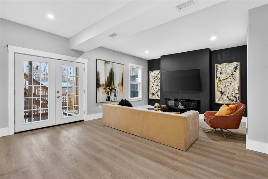 19 Standard, Boston, Massachusetts, 3 Bedrooms Bedrooms, 5 Rooms Rooms,2 BathroomsBathrooms,Residential,For Sale,Standard,73489526