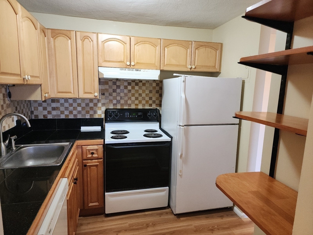 135 East Main St, Westborough, Massachusetts, 2 Bedrooms Bedrooms, 5 Rooms Rooms,1 BathroomBathrooms,Residential Lease,For Rent,East Main St,73489641
