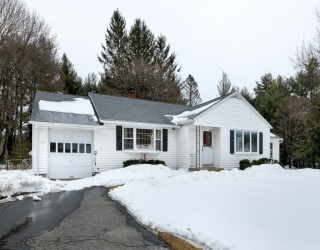 105 Railroad St, Belchertown, Massachusetts, 2 Bedrooms Bedrooms, 6 Rooms Rooms,1 BathroomBathrooms,Residential,For Sale,Railroad St,73489642