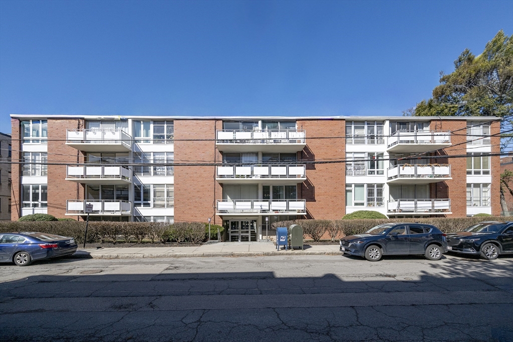 50 Park St, Brookline, Massachusetts, 2 Bedrooms Bedrooms, 4 Rooms Rooms,2 BathroomsBathrooms,Residential,For Sale,Park St,73489620