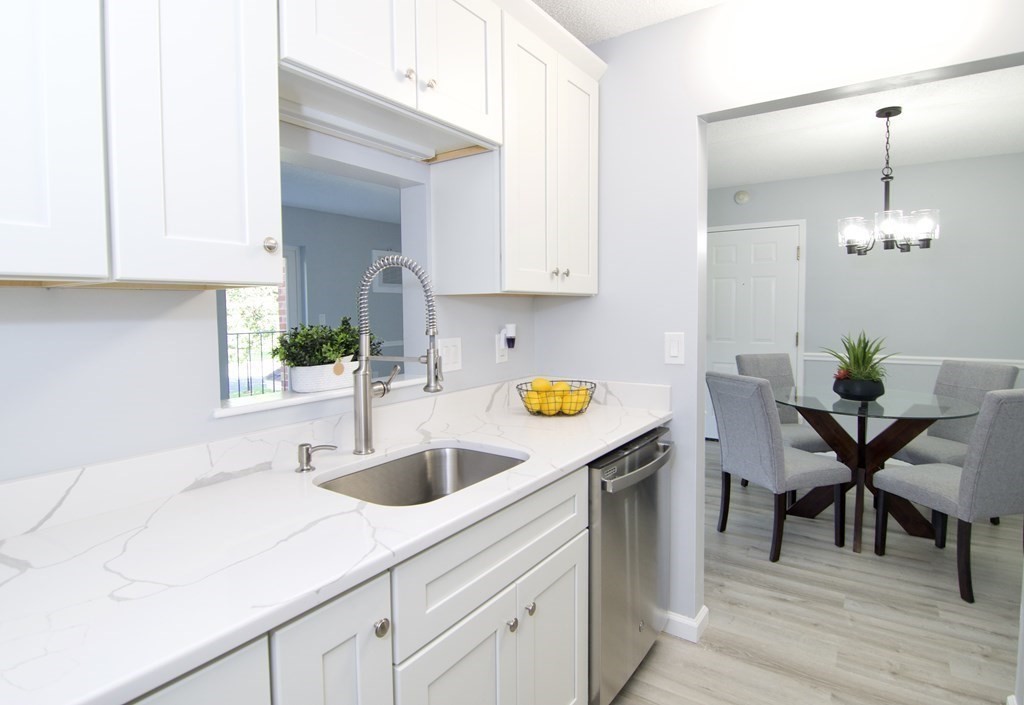 22 Maple Crest Cir, Holyoke, Massachusetts, 2 Bedrooms Bedrooms, 4 Rooms Rooms,2 BathroomsBathrooms,Residential Lease,For Rent,Maple Crest Cir,73489649