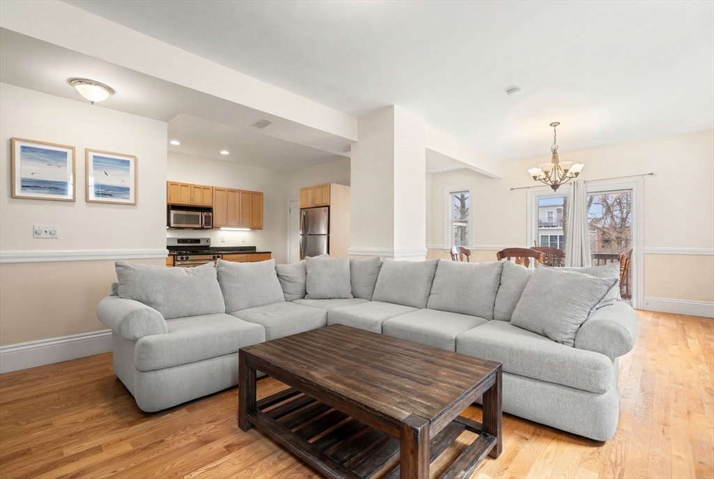 795 E 5th, Boston, Massachusetts, 3 Bedrooms Bedrooms, 6 Rooms Rooms,1 BathroomBathrooms,Residential Lease,For Rent,E 5th,73489662