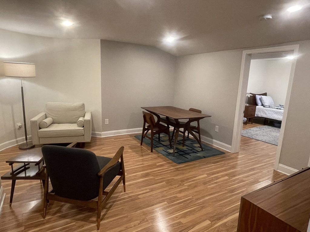 25 William Jackson Ave, Boston, Massachusetts, 2 Bedrooms Bedrooms, 4 Rooms Rooms,1 BathroomBathrooms,Residential Lease,For Rent,William Jackson Ave,73489678