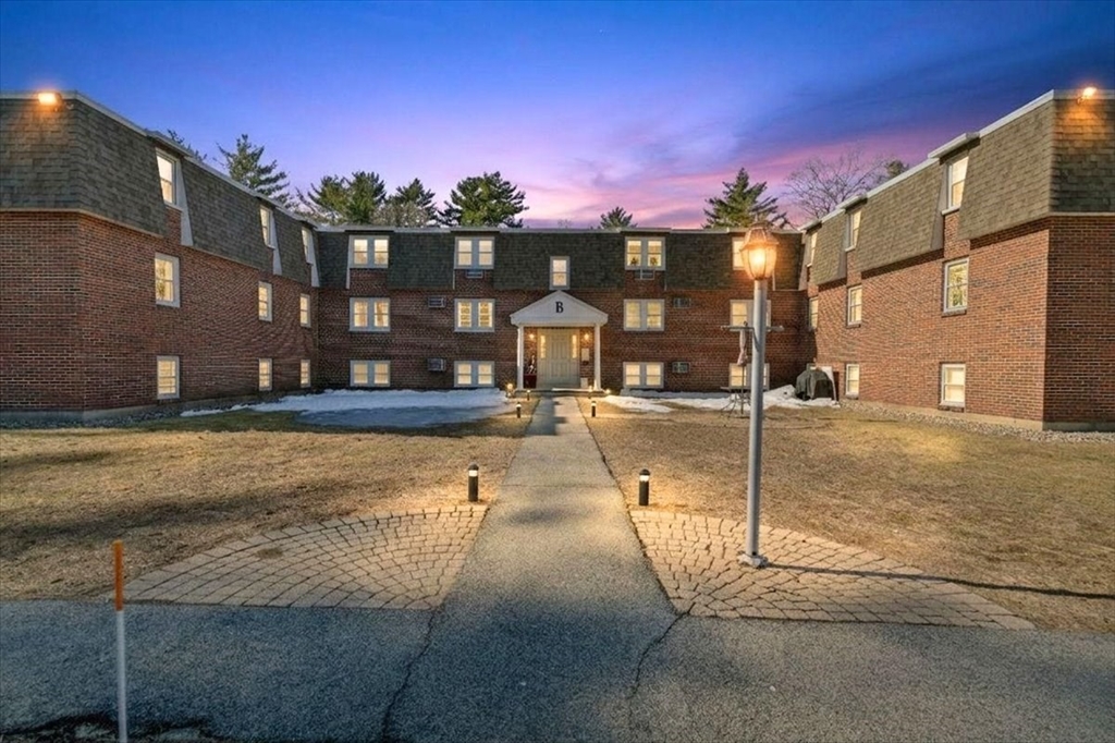 870 Haverhill St., Rowley, Massachusetts, 2 Bedrooms Bedrooms, 4 Rooms Rooms,1 BathroomBathrooms,Residential,For Sale,Haverhill St.,73489680