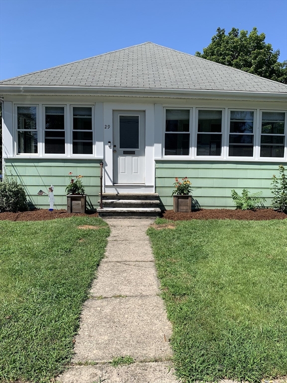 29 Saint Michael Rd, Braintree, Massachusetts, 2 Bedrooms Bedrooms, 6 Rooms Rooms,1 BathroomBathrooms,Residential,For Sale,Saint Michael Rd,73472251