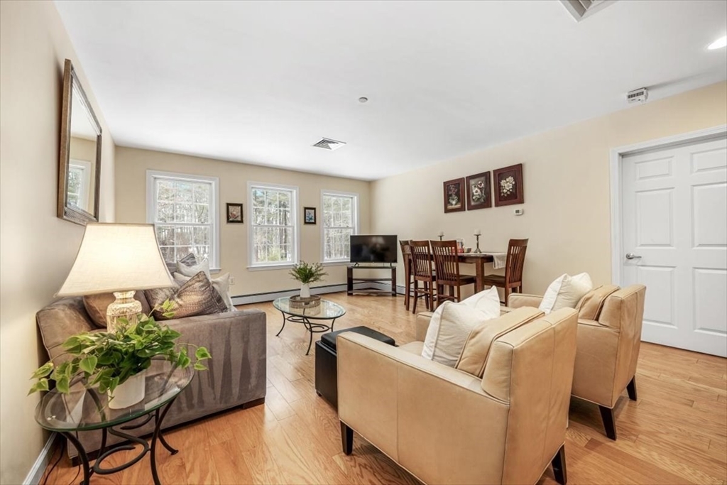 7 Assinippi Ave, Norwell, Massachusetts, 2 Bedrooms Bedrooms, 4 Rooms Rooms,2 BathroomsBathrooms,Residential,For Sale,Assinippi Ave,73466645