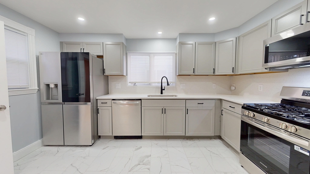 17-19 Dimick Street, Somerville, Massachusetts, 6 Bedrooms Bedrooms, 11 Rooms Rooms,3 BathroomsBathrooms,Residential Income,For Sale,Dimick Street,73479007