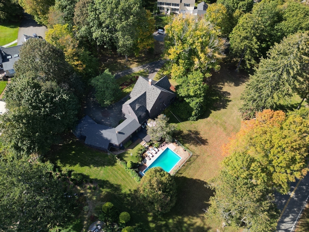 16 Court St, North Andover, Massachusetts, 5 Bedrooms Bedrooms, 10 Rooms Rooms,1.5 BathroomsBathrooms,Residential,For Sale,Court St,73442802