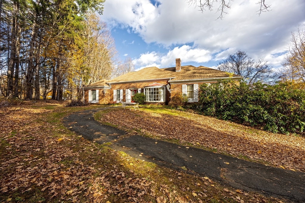 41 Woodbridge St, South Hadley, Massachusetts, 3 Bedrooms Bedrooms, 7 Rooms Rooms,2.5 BathroomsBathrooms,Residential,For Sale,Woodbridge St,73453417