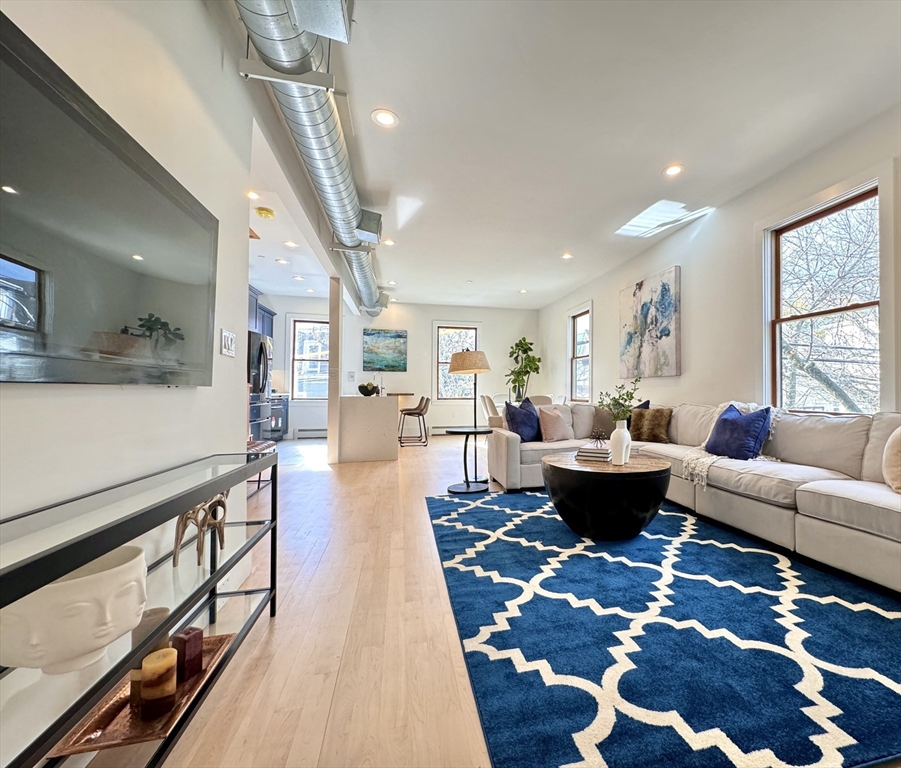 51 Market, Cambridge, Massachusetts, 3 Bedrooms Bedrooms, 5 Rooms Rooms,2.5 BathroomsBathrooms,Residential,For Sale,Market,73464903