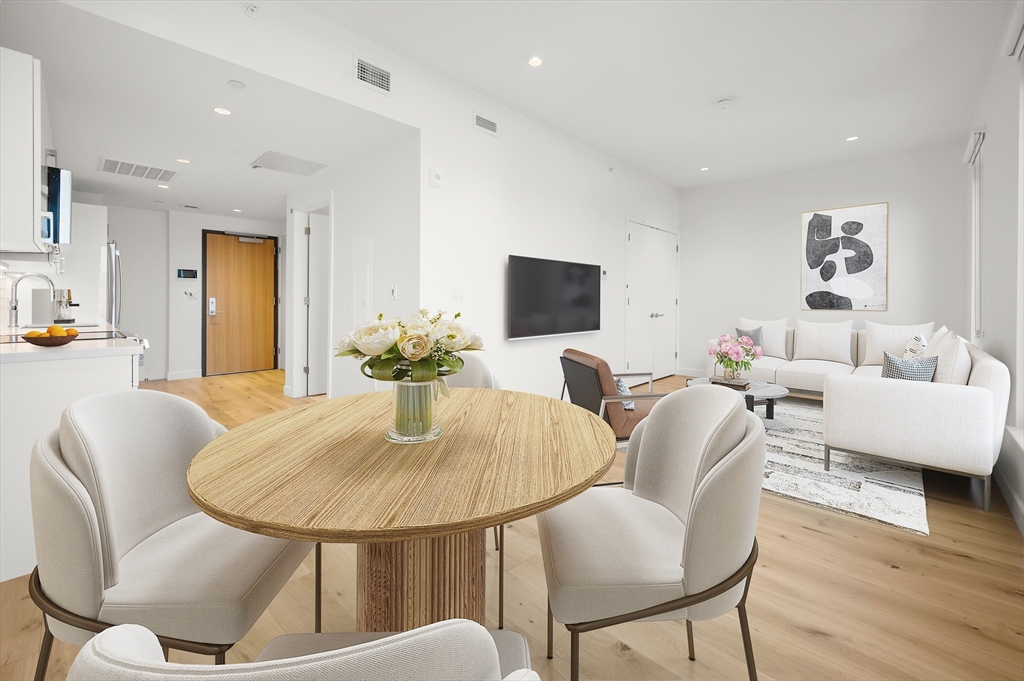 2149 Washington St, Boston, Massachusetts, 2 Rooms Rooms,1 BathroomBathrooms,Residential,For Sale,Washington St,73471158