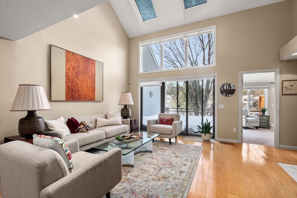 5 Pickwick Way, Wayland, Massachusetts, 2 Bedrooms Bedrooms, 7 Rooms Rooms,2 BathroomsBathrooms,Residential,For Sale,Pickwick Way,73472619