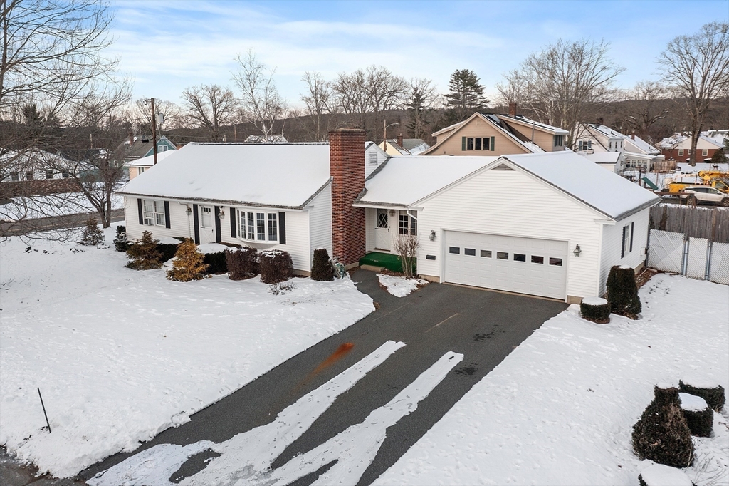 31 Locke Ave, Athol, Massachusetts, 2 Bedrooms Bedrooms, 5 Rooms Rooms,1.5 BathroomsBathrooms,Residential,For Sale,Locke Ave,73461294