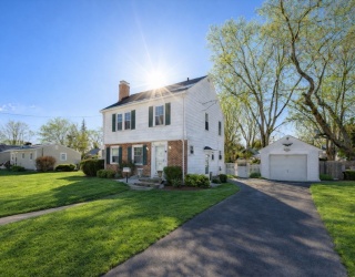 25 Newfield Ave, Warwick, Rhode Island, 3 Bedrooms Bedrooms, 10 Rooms Rooms,1.5 BathroomsBathrooms,Residential,For Sale,Newfield Ave,73477746