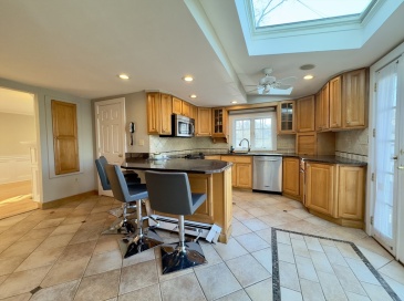 105 Brookside Rd, Braintree, Massachusetts, 3 Bedrooms Bedrooms, 6 Rooms Rooms,2 BathroomsBathrooms,Residential Lease,For Rent,Brookside Rd,73484625