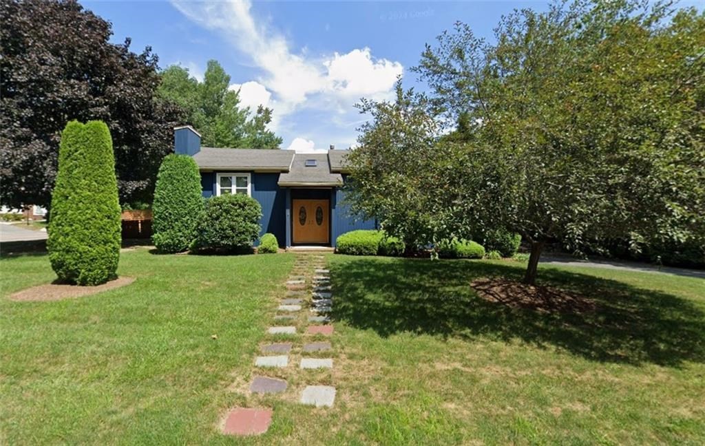 2 Sturbridge Ave, Smithfield, Rhode Island, 3 Bedrooms Bedrooms, 5 Rooms Rooms,3 BathroomsBathrooms,Residential,For Sale,Sturbridge Ave,73471584