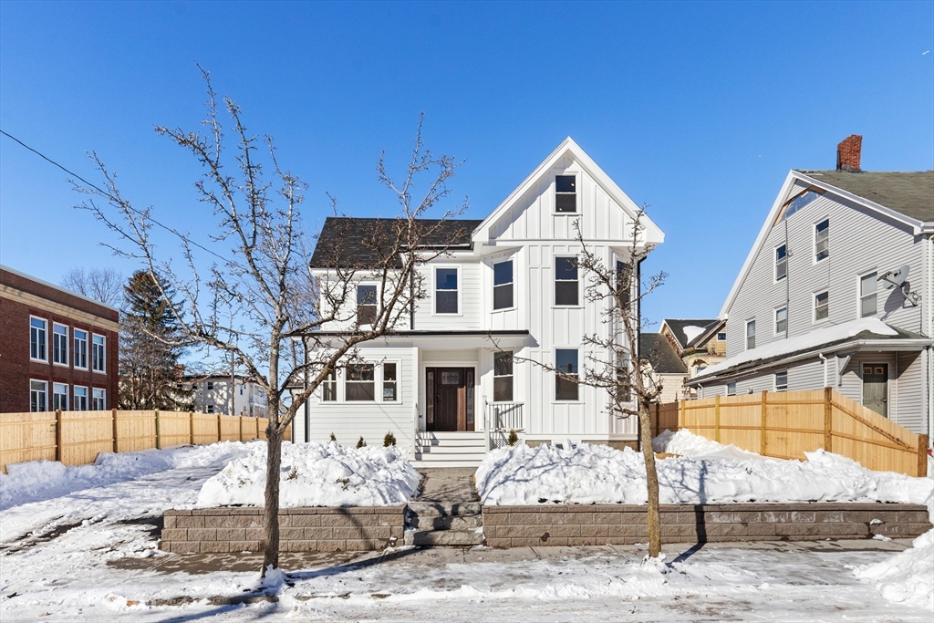 47 Holton Street, Medford, Massachusetts, 5 Bedrooms Bedrooms, 9 Rooms Rooms,3.5 BathroomsBathrooms,Residential,For Sale,Holton Street,73474453