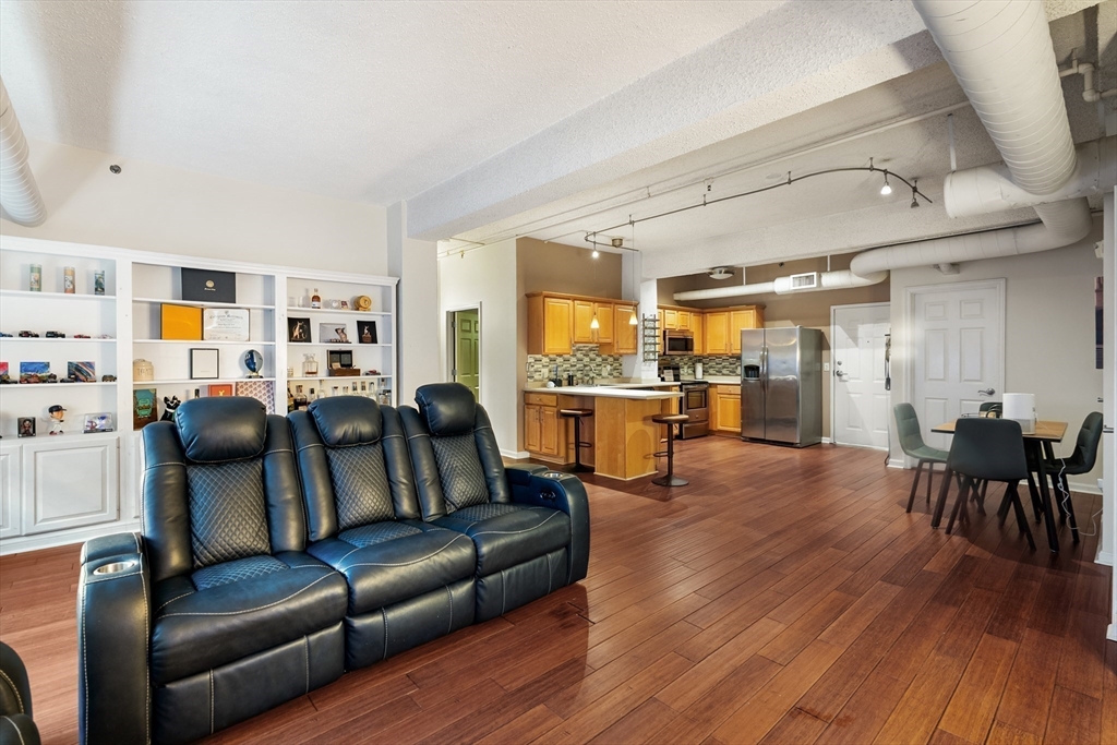 23-33 Middle Street, Lowell, Massachusetts, 2 Bedrooms Bedrooms, 3 Rooms Rooms,1 BathroomBathrooms,Residential,For Sale,Middle Street,73473322