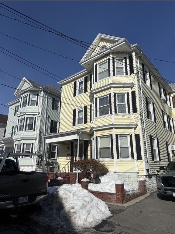 75 Nash Rd, New Bedford, Massachusetts, 9 Bedrooms Bedrooms, 15 Rooms Rooms,3 BathroomsBathrooms,Residential Income,For Sale,Nash Rd,73479375