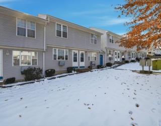 189 Essex St, Springfield, Massachusetts, 2 Bedrooms Bedrooms, 4 Rooms Rooms,1.5 BathroomsBathrooms,Residential,For Sale,Essex St,73461125