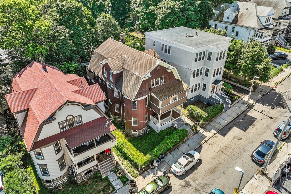 27 Brinsley St, Boston, Massachusetts, 8 Bedrooms Bedrooms, 18 Rooms Rooms,3 BathroomsBathrooms,Residential Income,For Sale,Brinsley St,73489697