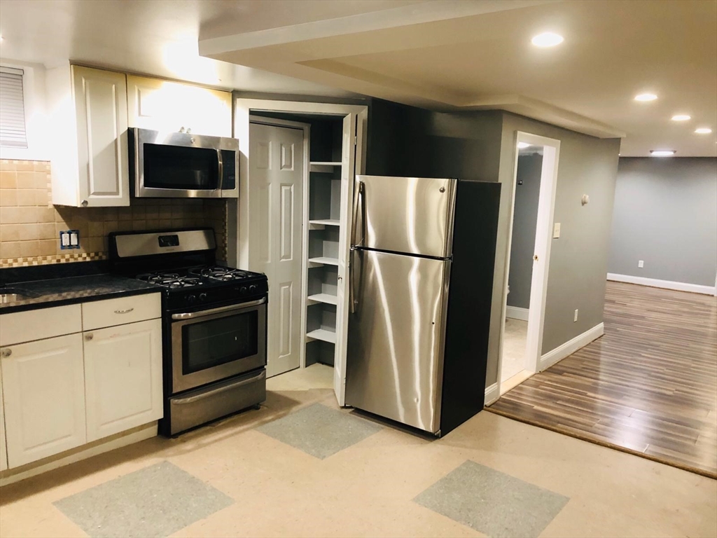 535 Malden, Revere, Massachusetts, 2 Bedrooms Bedrooms, 4 Rooms Rooms,1 BathroomBathrooms,Residential Lease,For Rent,Malden,73489698