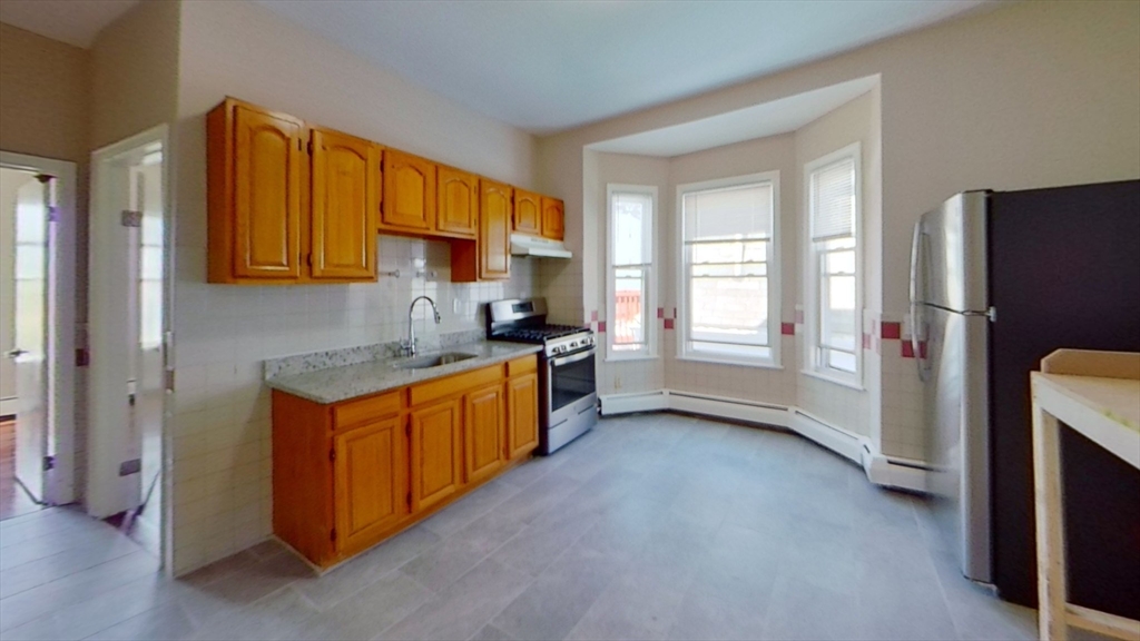 119 George St., Boston, Massachusetts, 2 Bedrooms Bedrooms, 4 Rooms Rooms,1 BathroomBathrooms,Residential Lease,For Rent,George St.,73489725