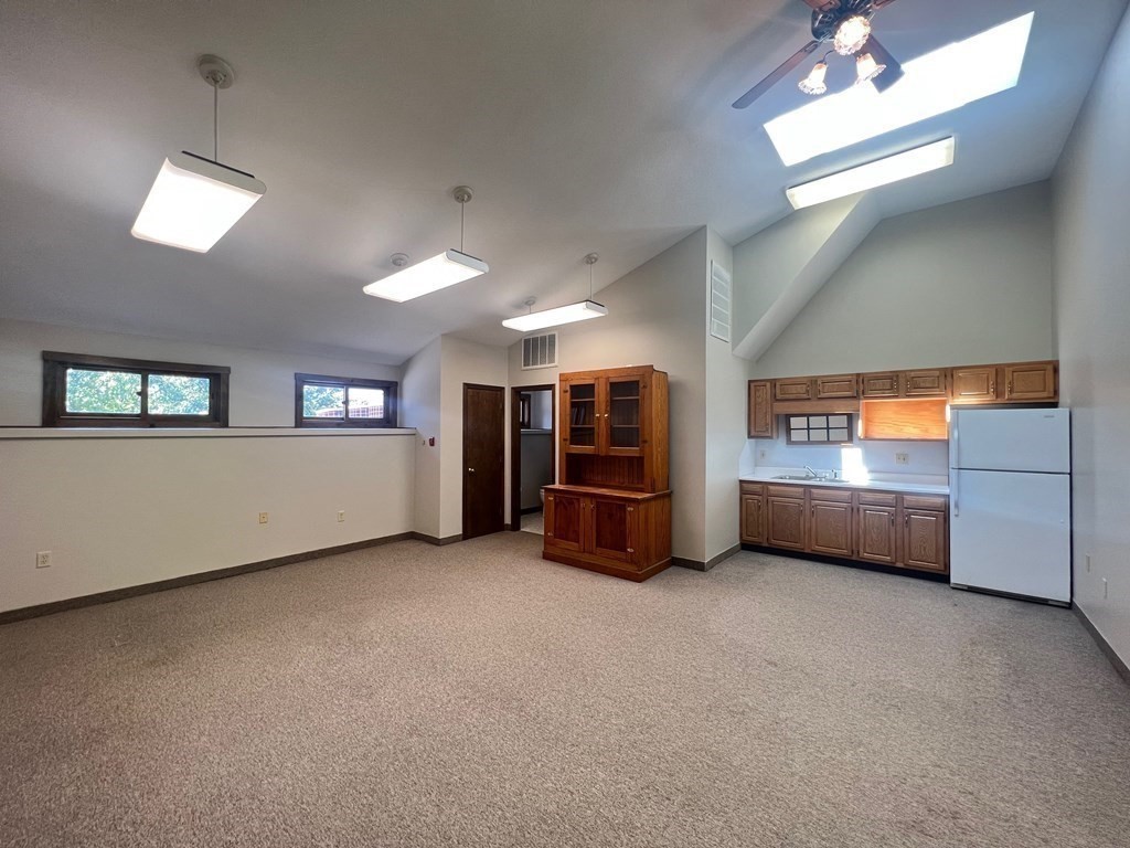 32 Elm, Westfield, Massachusetts, ,Commercial Lease,For Rent,Elm,73489739