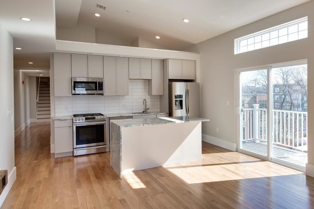 204 Spencer Ave, Chelsea, Massachusetts, 2 Bedrooms Bedrooms, 5 Rooms Rooms,2 BathroomsBathrooms,Residential Lease,For Rent,Spencer Ave,73489747