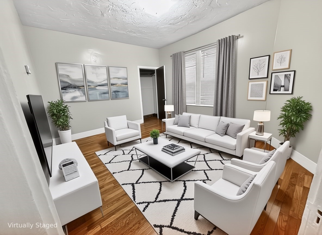 422 Saratoga Street, Boston, Massachusetts, 3 Bedrooms Bedrooms, 5 Rooms Rooms,1 BathroomBathrooms,Residential Lease,For Rent,Saratoga Street,73489762