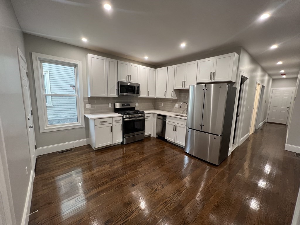 25 Pleasant St, Boston, Massachusetts, 4 Bedrooms Bedrooms, 5 Rooms Rooms,2 BathroomsBathrooms,Residential Lease,For Rent,Pleasant St,73489794