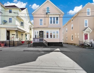 90 Quequechan St, Fall River, Massachusetts, 6 Bedrooms Bedrooms, 14 Rooms Rooms,3 BathroomsBathrooms,Residential Income,For Sale,Quequechan St,73489714