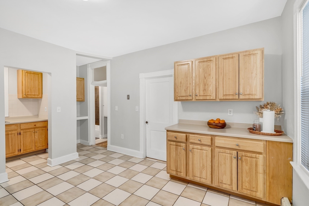 109 Harrishof St, Boston, Massachusetts, 3 Bedrooms Bedrooms, 6 Rooms Rooms,1 BathroomBathrooms,Residential Lease,For Rent,Harrishof St,73489827