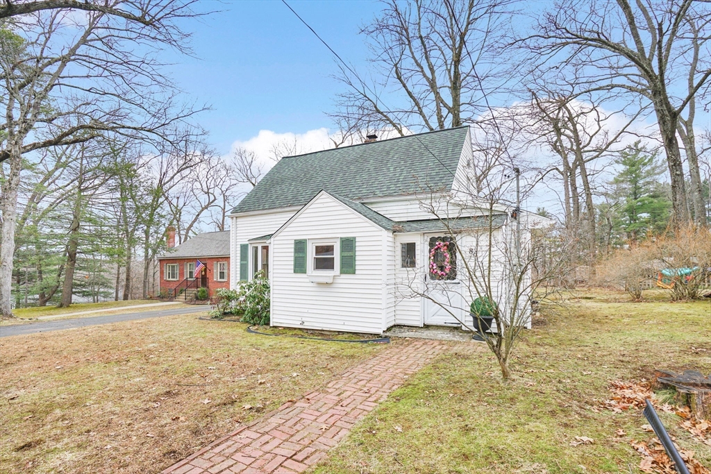 86 Albert St, West Springfield, Massachusetts, 2 Bedrooms Bedrooms, 5 Rooms Rooms,1 BathroomBathrooms,Residential,For Sale,Albert St,73489843