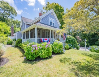 181 School St, Barnstable, Massachusetts, 4 Bedrooms Bedrooms, 10 Rooms Rooms,3 BathroomsBathrooms,Residential,For Sale,School St,73489852