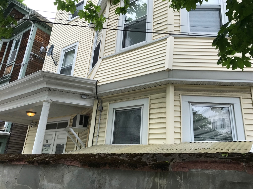 60 Calumet St., Boston, Massachusetts, 5 Bedrooms Bedrooms, 7 Rooms Rooms,2 BathroomsBathrooms,Residential Lease,For Rent,Calumet St.,73489863
