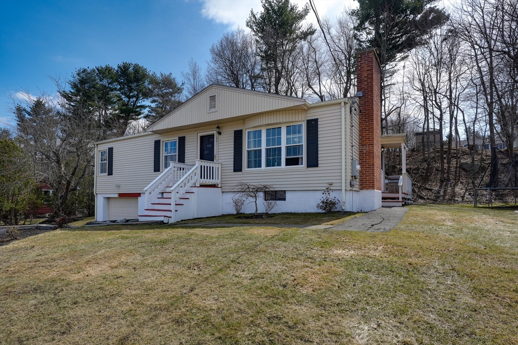 11 Venus Dr, Shrewsbury, Massachusetts, 3 Bedrooms Bedrooms, 6 Rooms Rooms,2 BathroomsBathrooms,Residential,For Sale,Venus Dr,73489865