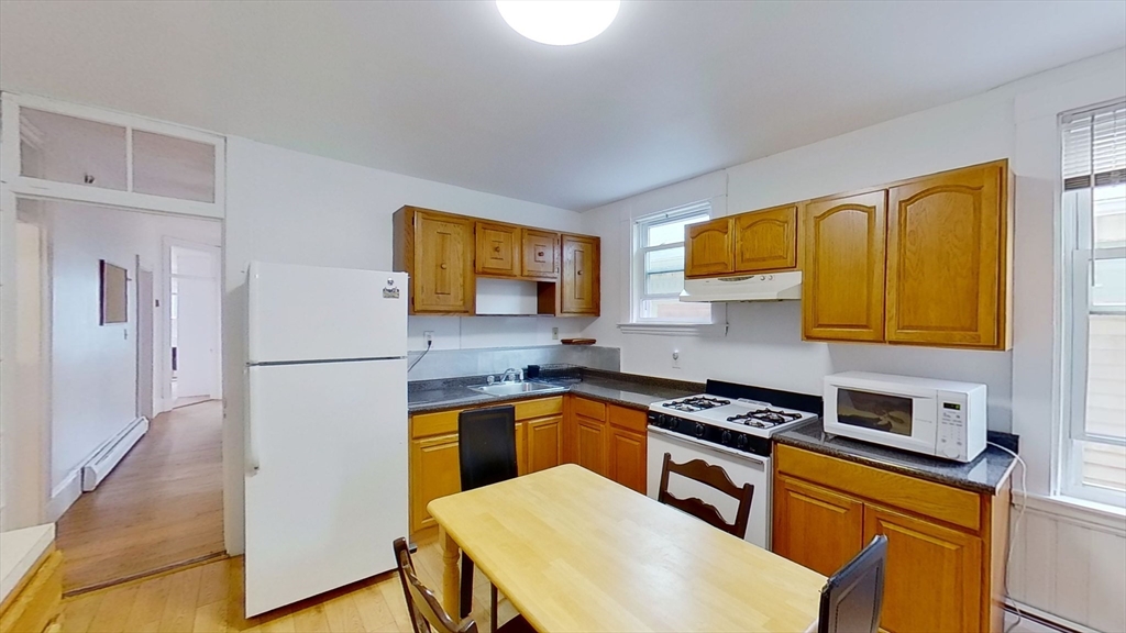 60 Calumet St., Boston, Massachusetts, 3 Bedrooms Bedrooms, 5 Rooms Rooms,1 BathroomBathrooms,Residential Lease,For Rent,Calumet St.,73489864