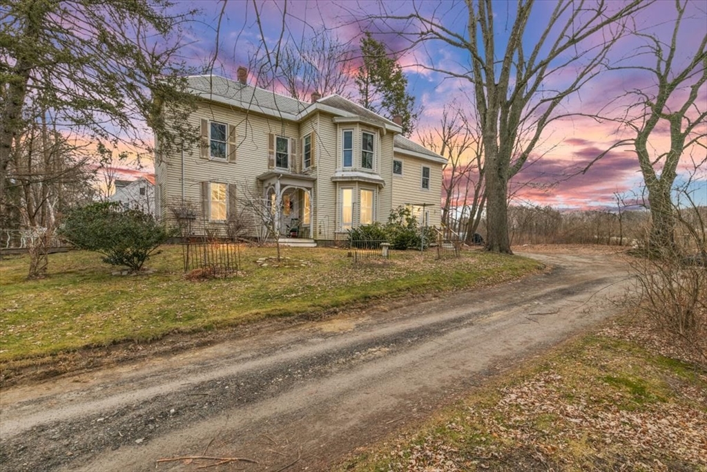 1160 Boston Rd, Haverhill, Massachusetts, 2 Bedrooms Bedrooms, 4 Rooms Rooms,1 BathroomBathrooms,Residential Lease,For Rent,Boston Rd,73460723