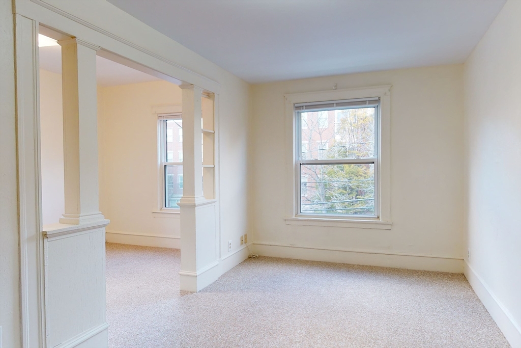 34 Crescent, Waltham, Massachusetts, 3 Rooms Rooms,1 BathroomBathrooms,Residential Lease,For Rent,Crescent,73483826
