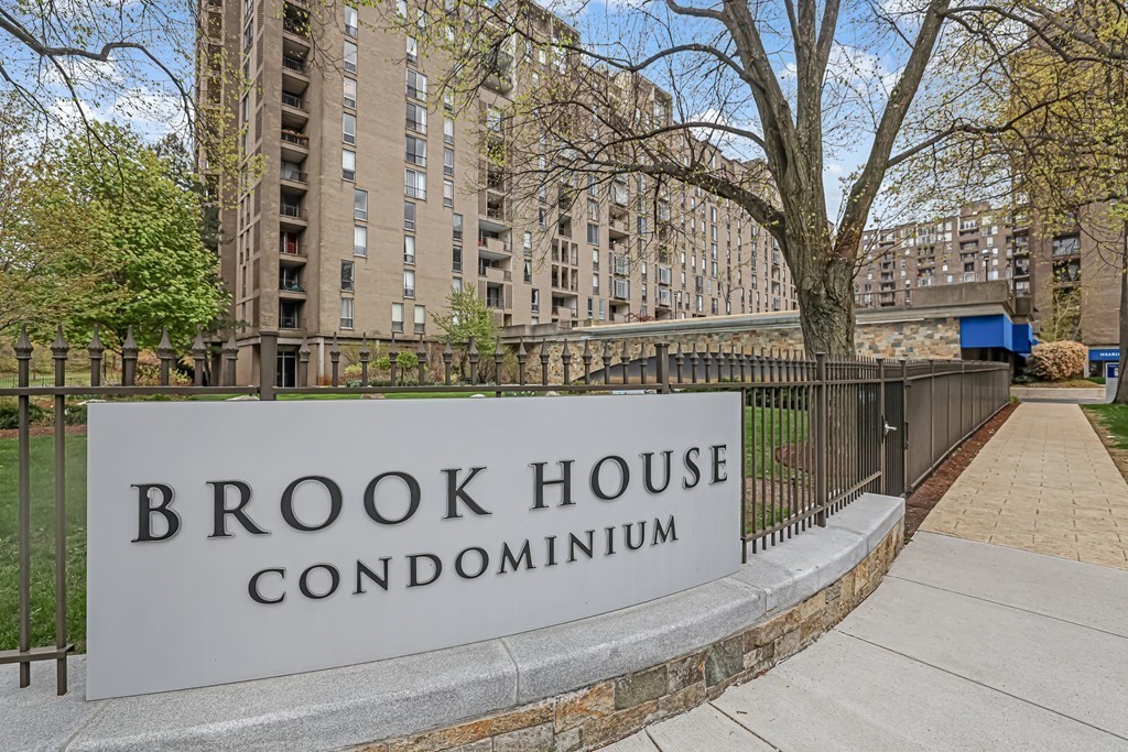 44 Washington St, Brookline, Massachusetts, 2 Bedrooms Bedrooms, 4 Rooms Rooms,2 BathroomsBathrooms,Residential Lease,For Rent,Washington St,73489876