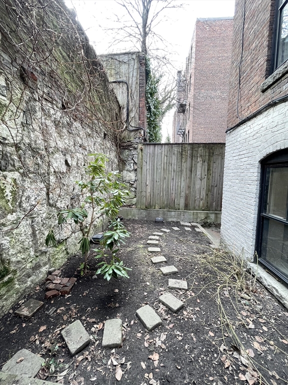 68 Myrtle Street, Boston, Massachusetts, 1 Bedroom Bedrooms, 4 Rooms Rooms,1 BathroomBathrooms,Residential Lease,For Rent,Myrtle Street,73489880